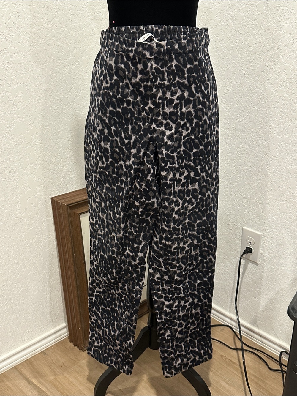 Isaac Mizrahi Leopard-Print Wide Leg Pants in Black & Gray